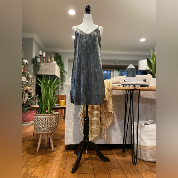 BNWT Silver & Black Shimmery Cocktail Dress - Picture 7 of 10